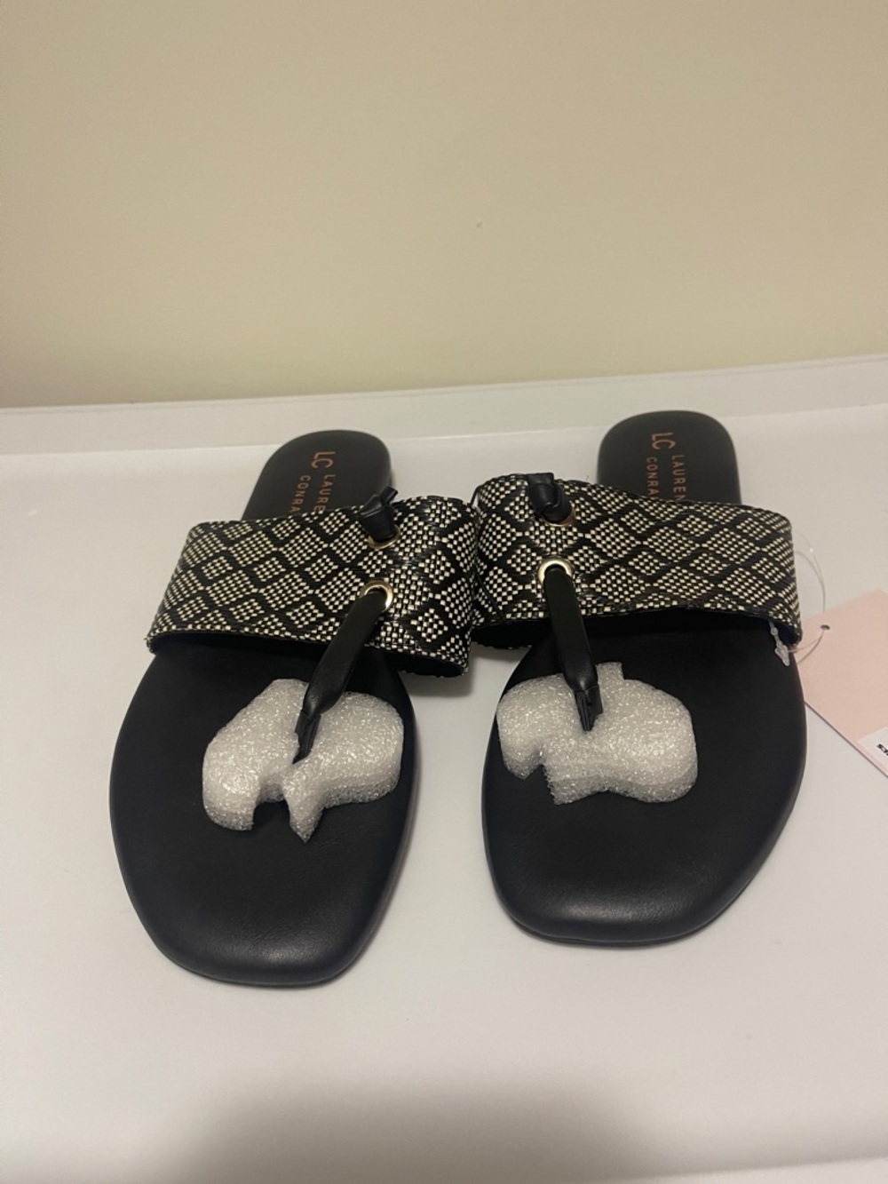 LC Lauren Conrad Black Sandals with Metallic Patterned Strap